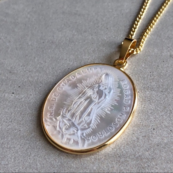 RESTOCKING⭐️14KGold MotherMary Shell Necklace - Picture 2 of 8